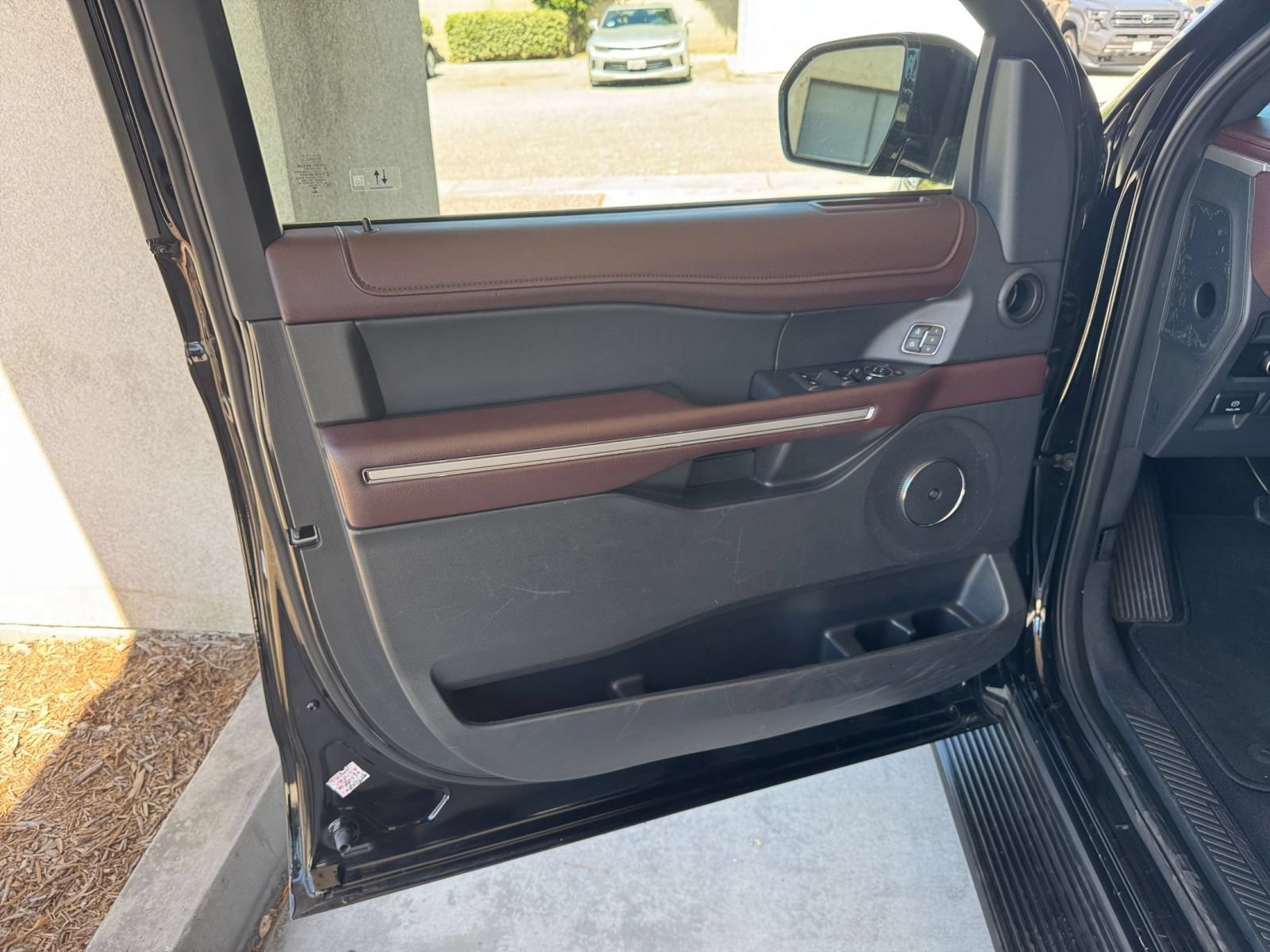 Used 2024 Ford Expedition Limited AWD/4WD image 18