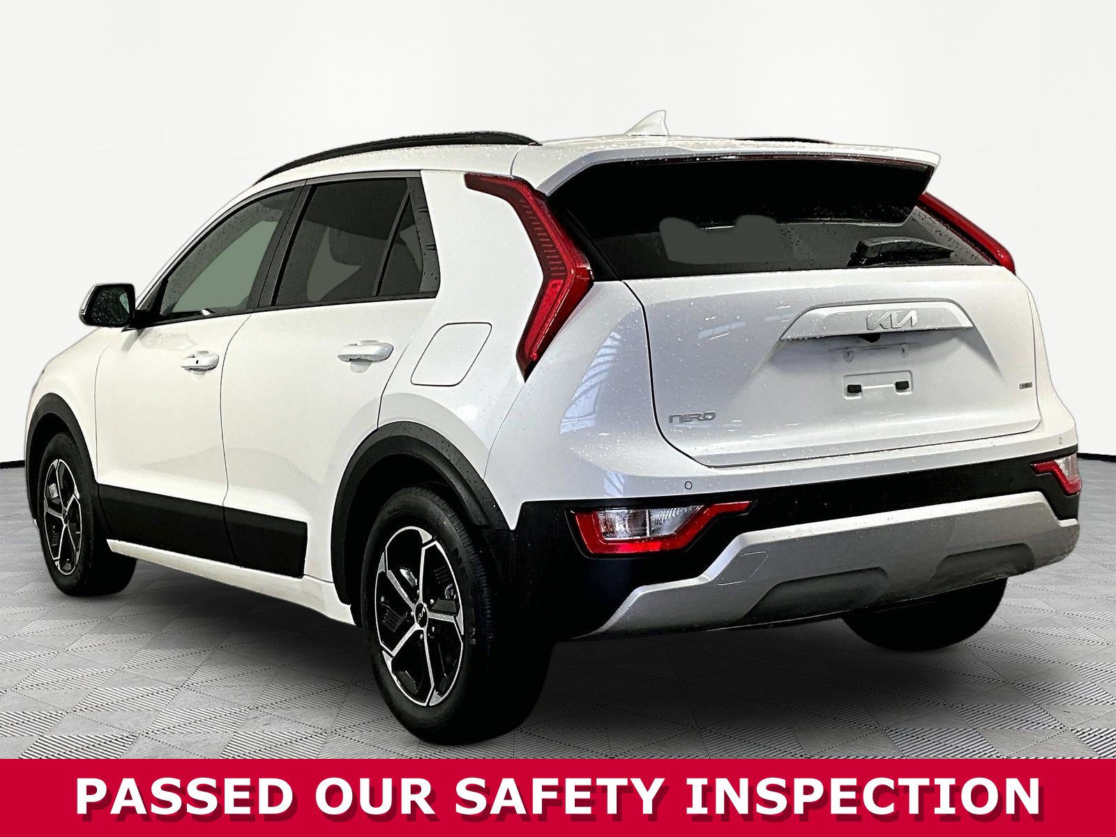 Certified 2024 Kia Niro EX FWD image 4