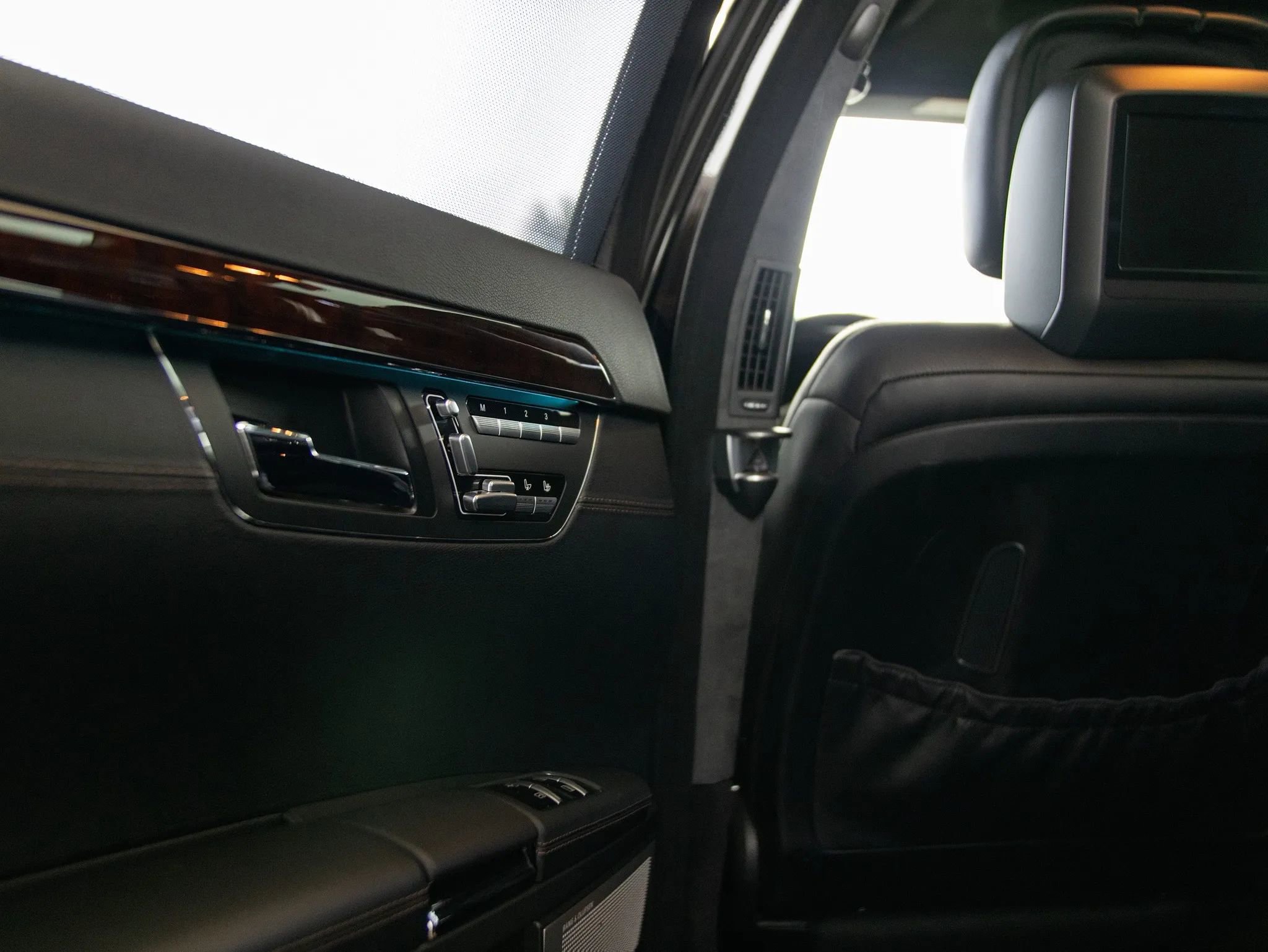 Used 2011 Mercedes-Benz S 63 AMG w/ AMG Performance Pkg image 33