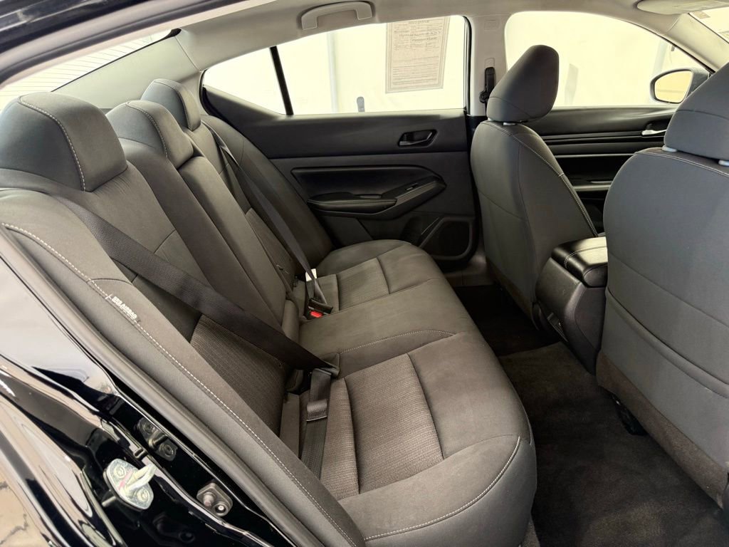 Used 2025 Nissan Altima 2.5 SV FWD image 24