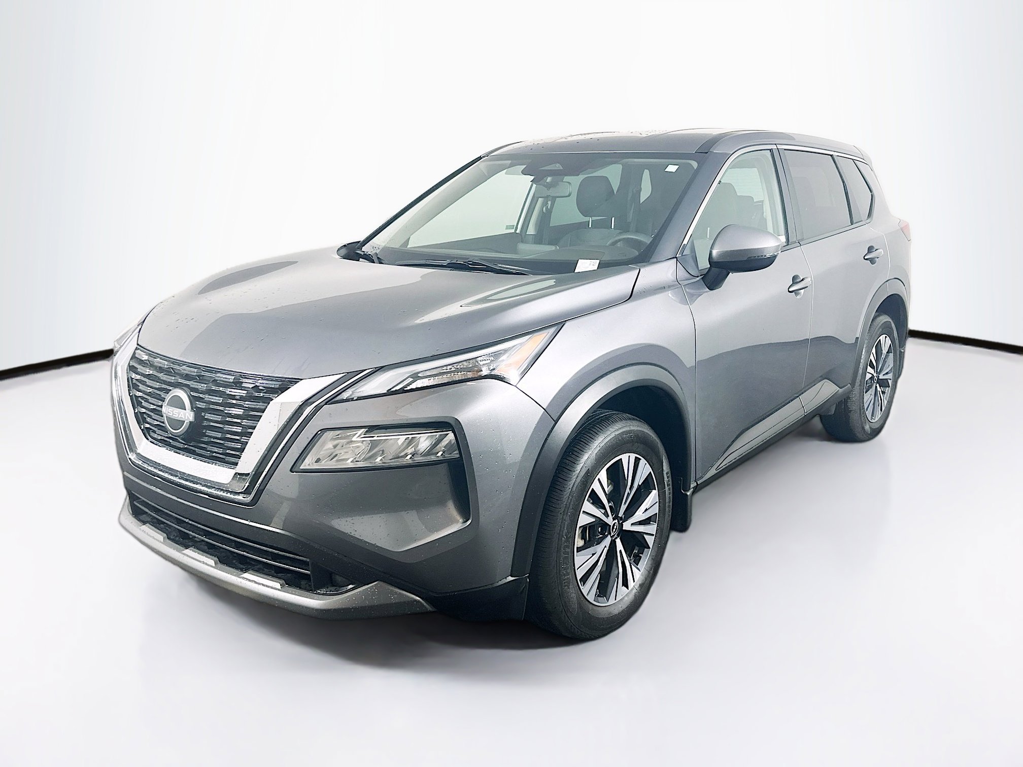 Used 2023 Nissan Rogue SV image 3