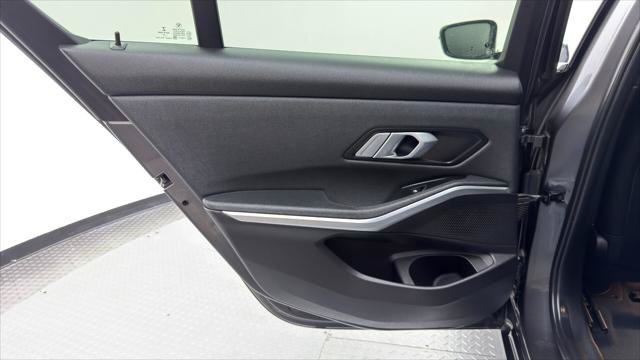 Used 2020 BMW 330i Sedan w/ Convenience Package RWD image 17