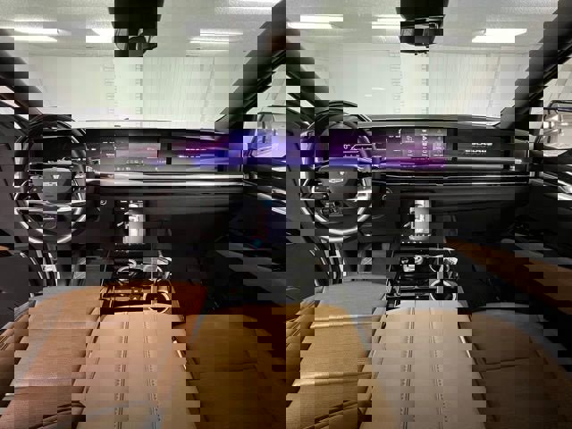 Certified 2025 Cadillac Escalade Premium Luxury w/ Touring Package image 17