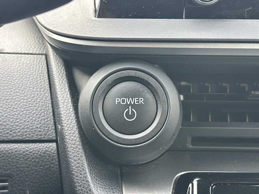 Used 2025 Toyota Prius LE image 27