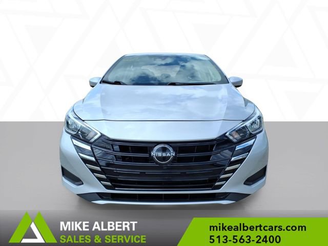 Used 2023 Nissan Versa SV image 2