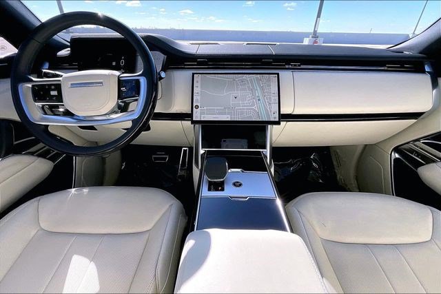Used 2025 Land Rover Range Rover Long Wheelbase SE image 19
