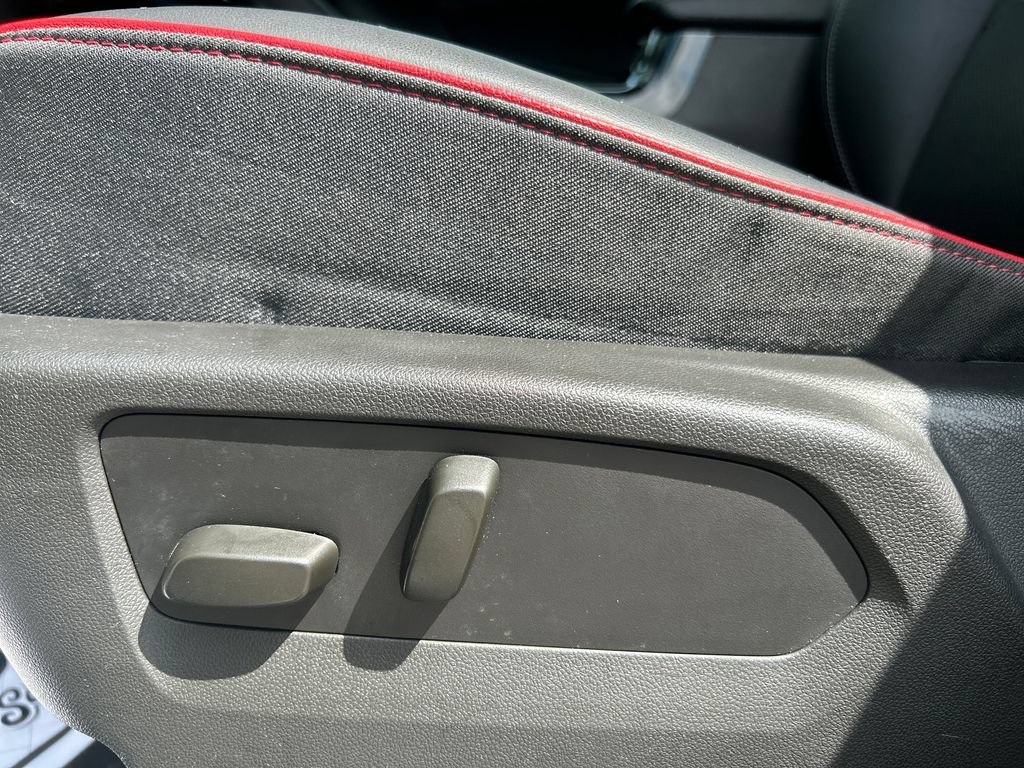 Used 2022 Buick Envision Essence w/ Technology Package I FWD image 21