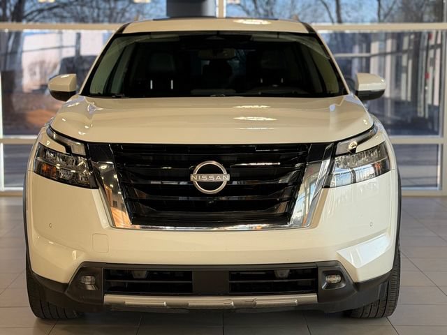 Used 2022 Nissan Pathfinder SL AWD/4WD image 2