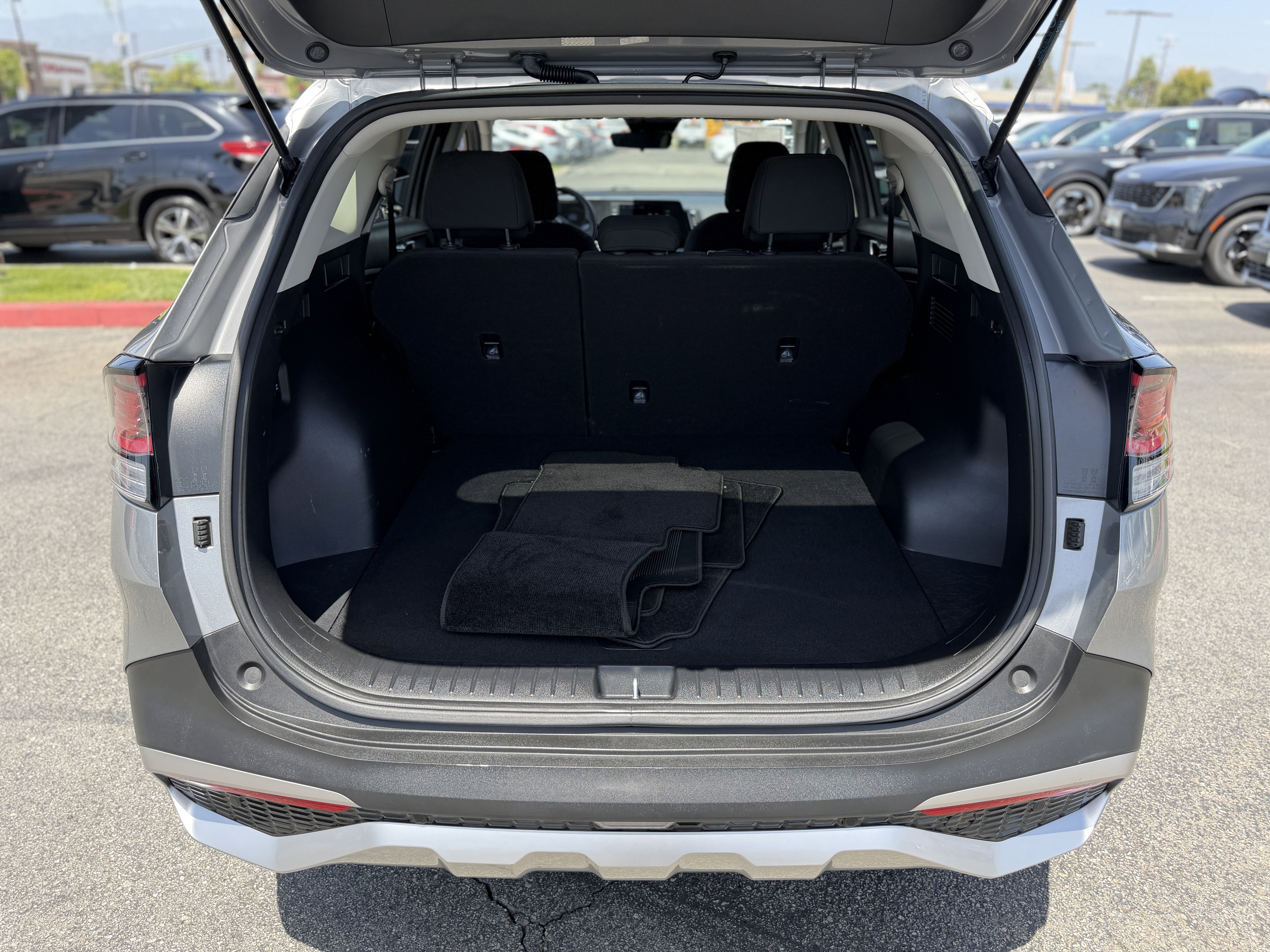Used 2023 Kia Sportage LX image 10