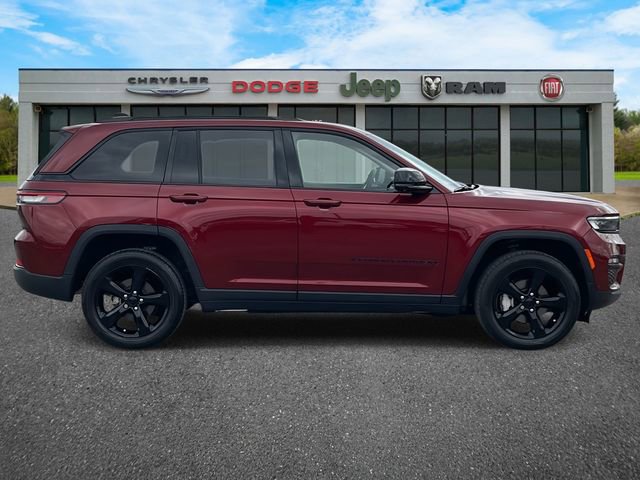 Certified 2023 Jeep Grand Cherokee Limited w/ Luxury Tech Group II image 30
