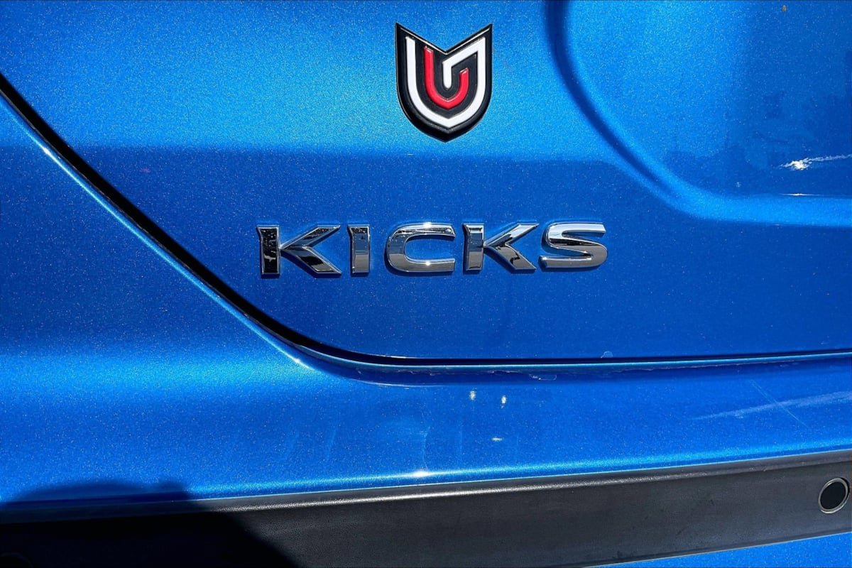 Used 2022 Nissan Kicks S FWD image 8
