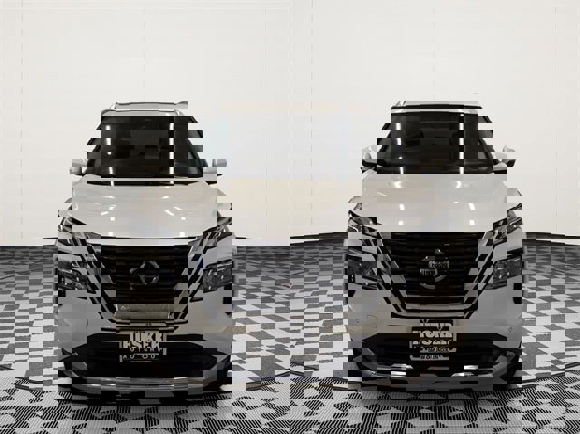 Used 2021 Nissan Rogue Platinum image 3