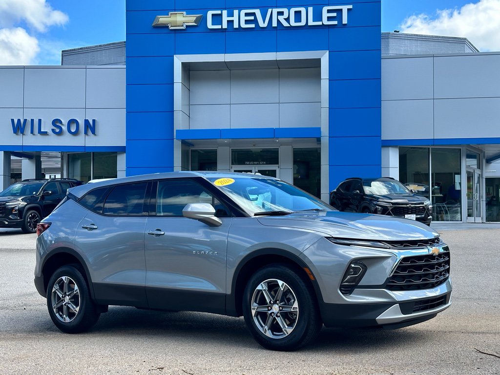 Used 2024 Chevrolet Blazer LT FWD image 1