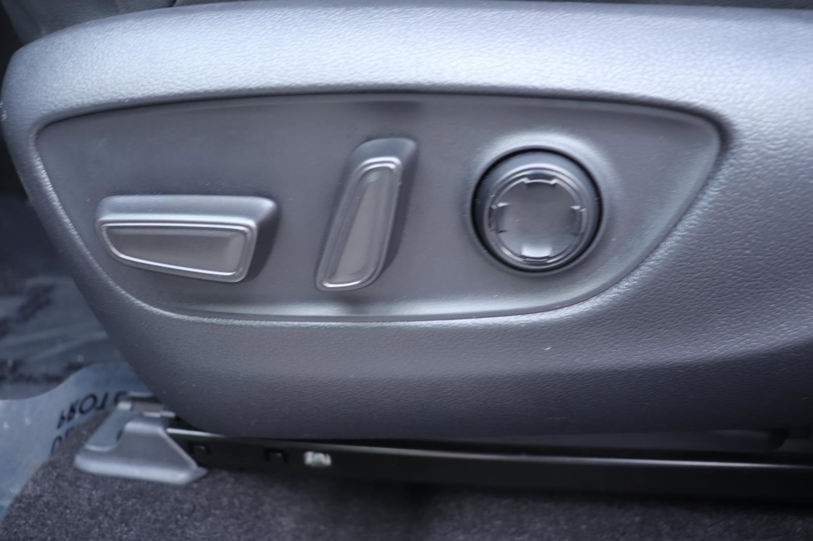 Used 2021 Toyota Venza Limited image 24