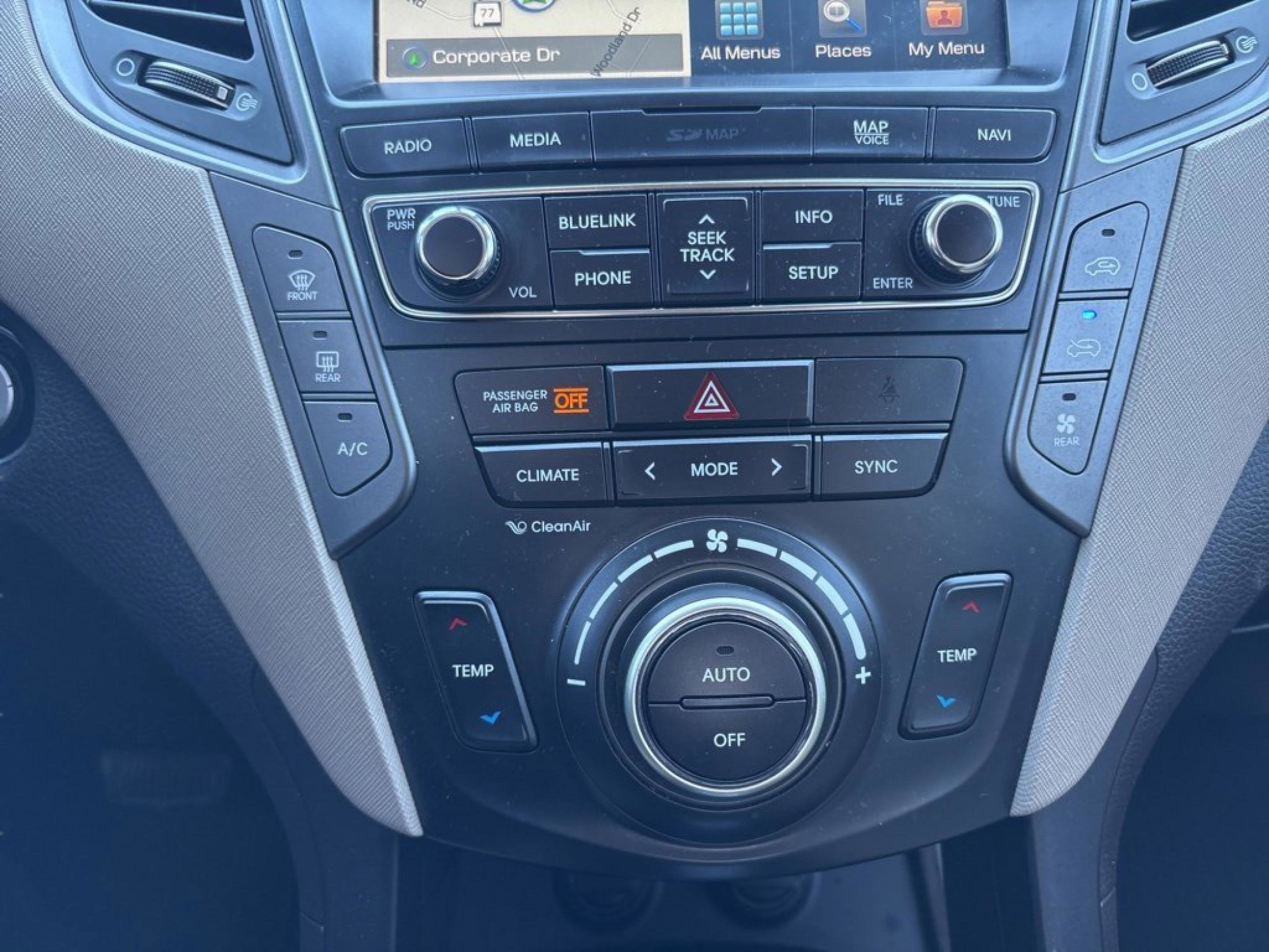 Used 2018 Hyundai Santa Fe SE image 18