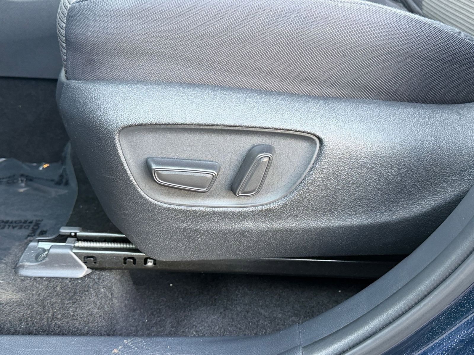 Used 2025 Toyota Highlander LE FWD image 22