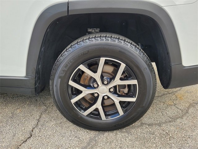 Used 2024 Jeep Grand Cherokee L Limited w/ Luxury Tech Group II image 18