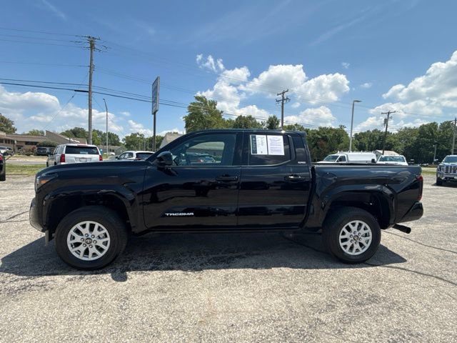 Used 2025 Toyota Tacoma SR5 AWD/4WD image 2