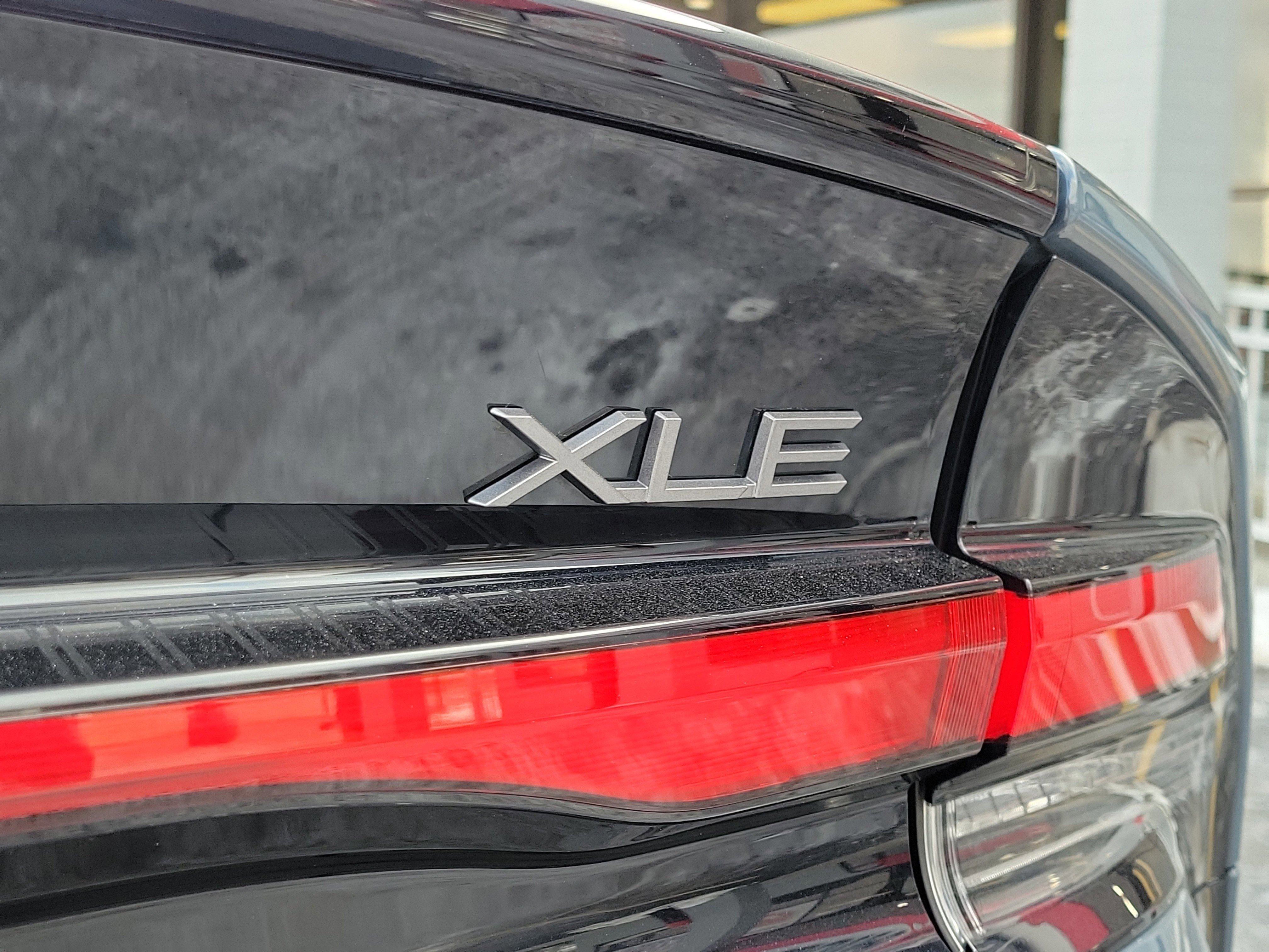 Used 2024 Toyota Prius XLE image 6