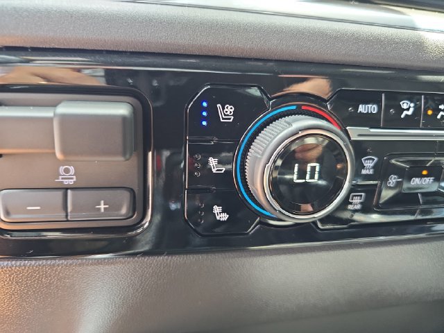 Certified 2025 Chevrolet Silverado 1500 High Country AWD/4WD image 23