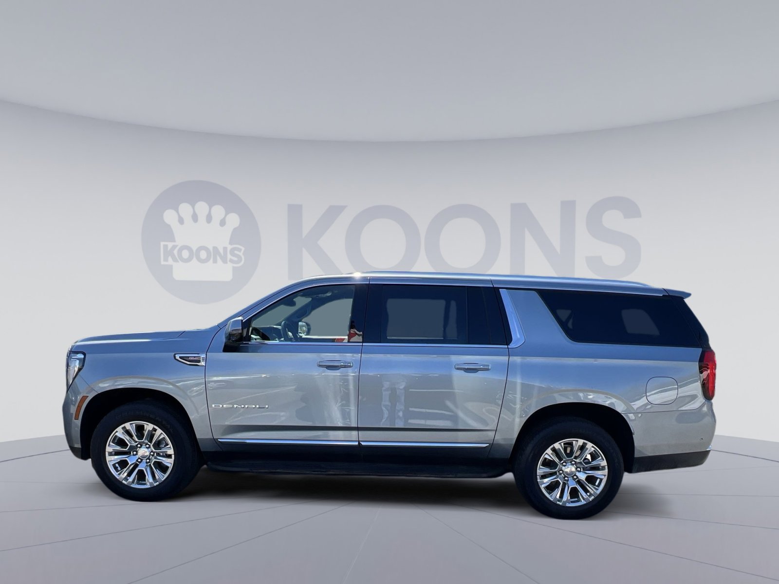 Used 2025 GMC Yukon XL Denali AWD/4WD image 4