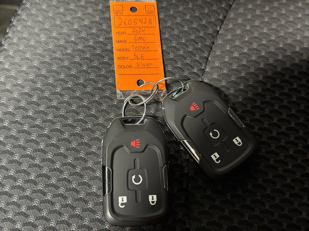 Used 2024 GMC Terrain SLE w/ Driver Convenience Package image 39