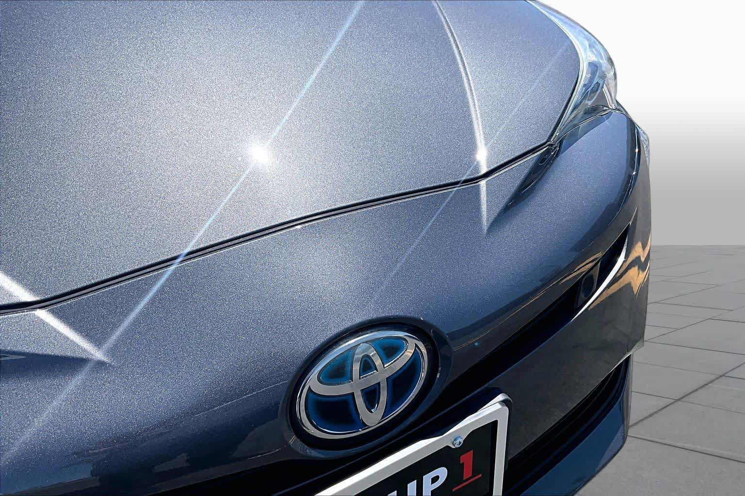 Used 2017 Toyota Prius Three Touring FWD image 29