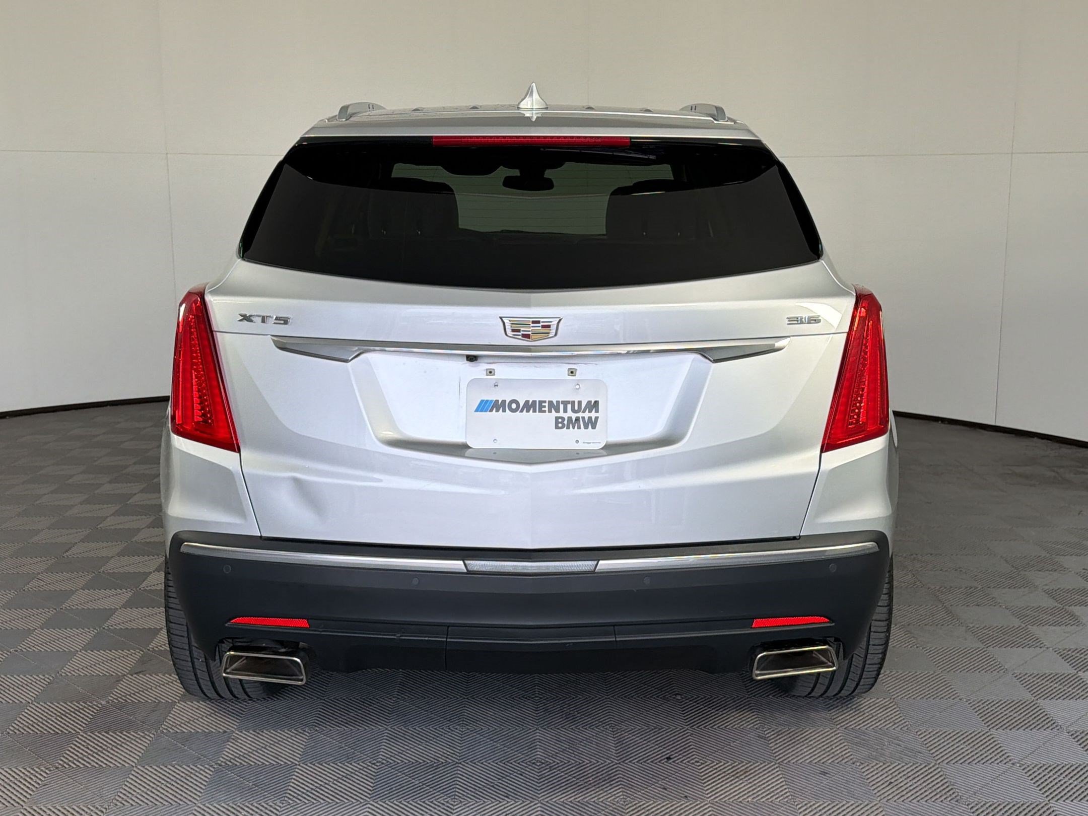Used 2018 Cadillac XT5 Luxury w/ Driver Awareness Package FWD image 10