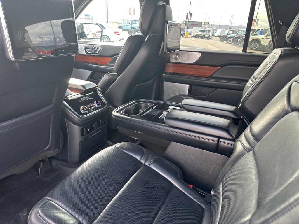 Used 2018 Lincoln Navigator L Reserve w/ Technology Package image 12