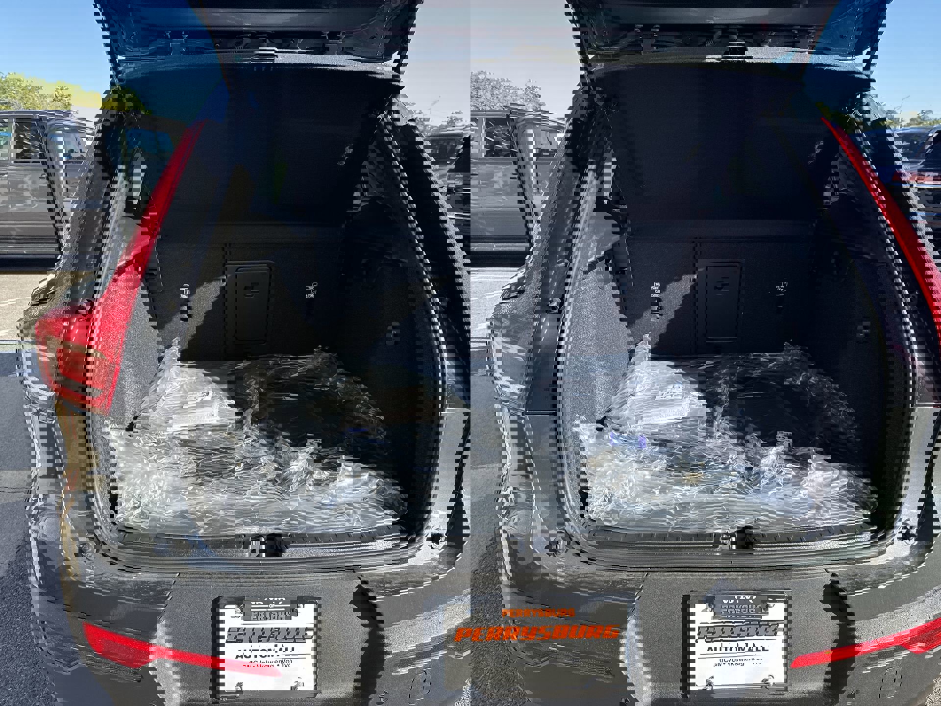 New 2026 Volvo XC40 B5 Ultra w/ Climate Package image 25