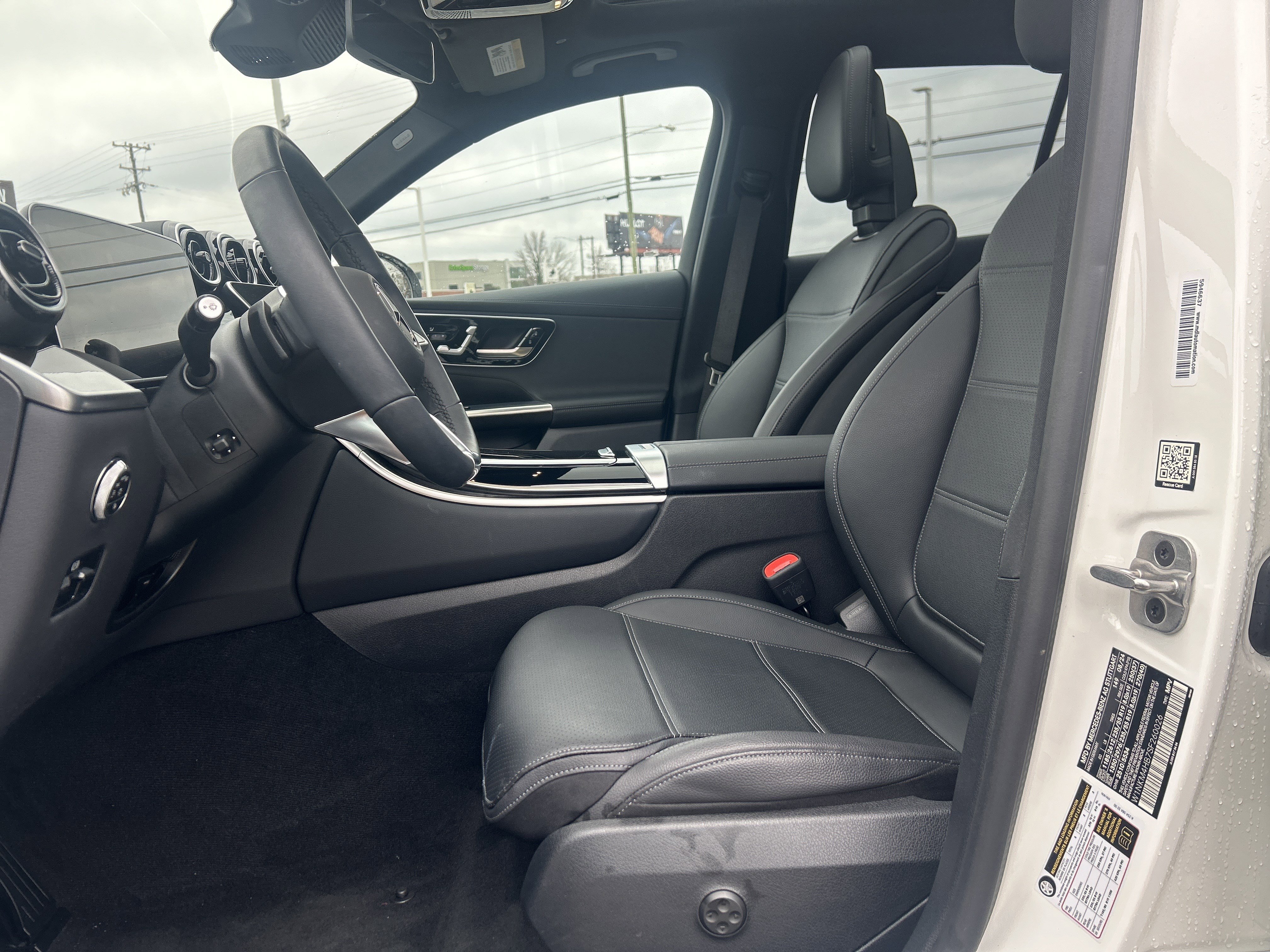 Used 2025 Mercedes-Benz GLC 300 4MATIC w/ Driver Assistance Package image 16