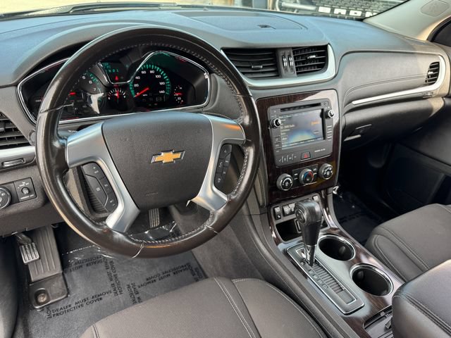 Used 2017 Chevrolet Traverse LT w/ Style and Technology Package FWD image 7