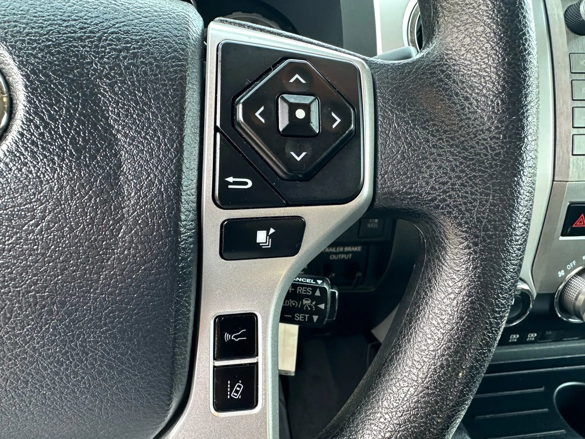 Used 2020 Toyota Tundra SR5 w/ SR5 Upgrade Package image 40