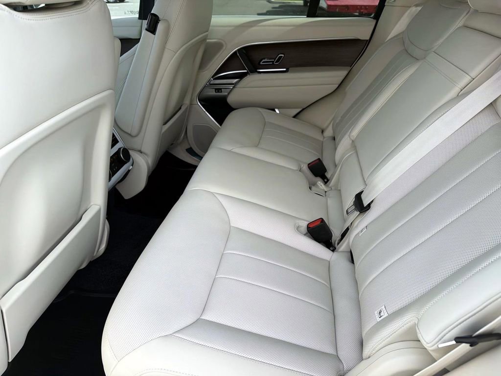 New 2026 Land Rover Range Rover SE image 13