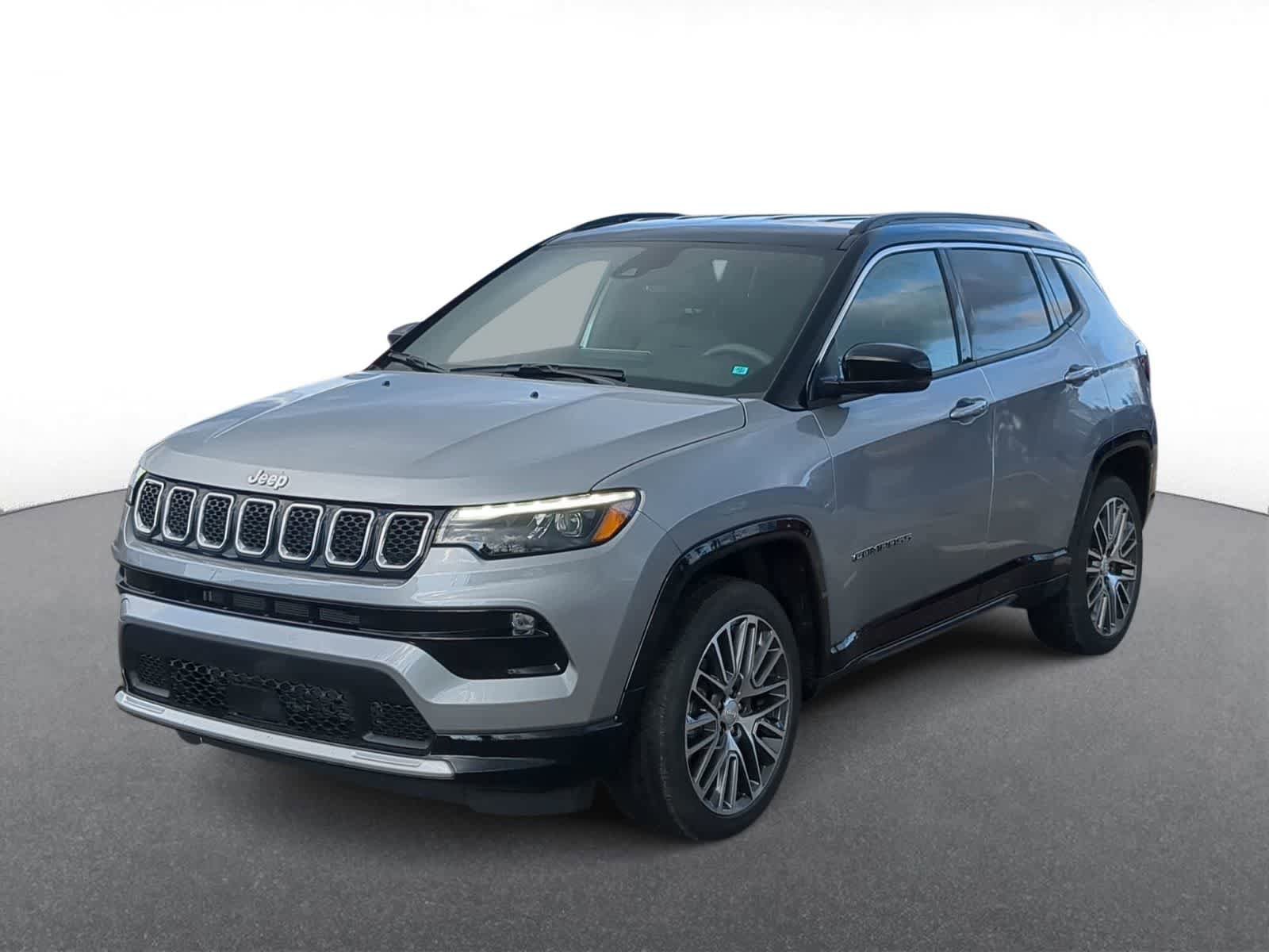 Used 2023 Jeep Compass Limited w/ Elite Group image 4