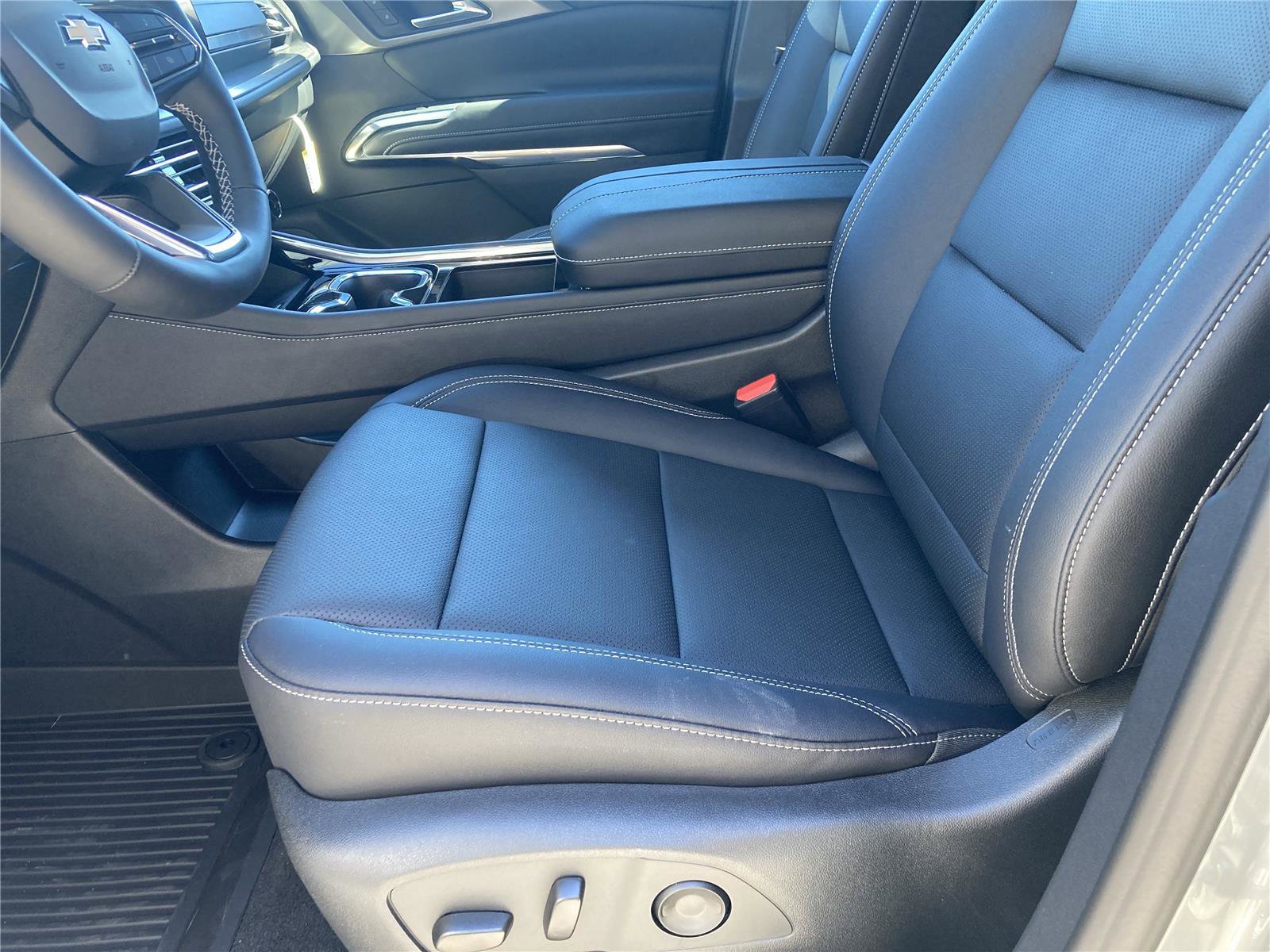 New 2026 Chevrolet Traverse LT w/ LPO, Floor Liner Package image 21