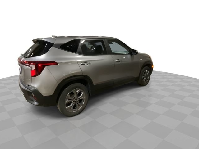 Used 2024 Kia Seltos LX AWD/4WD image 2