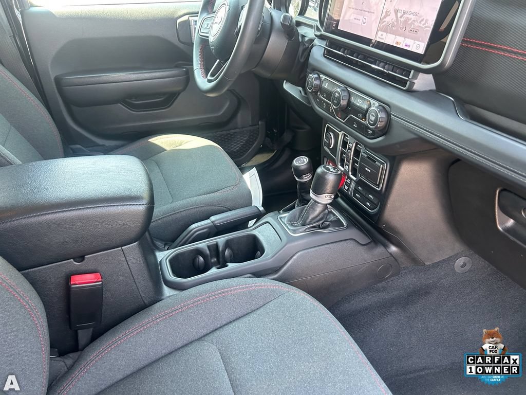 Used 2024 Jeep Wrangler Unlimited Rubicon AWD/4WD image 13