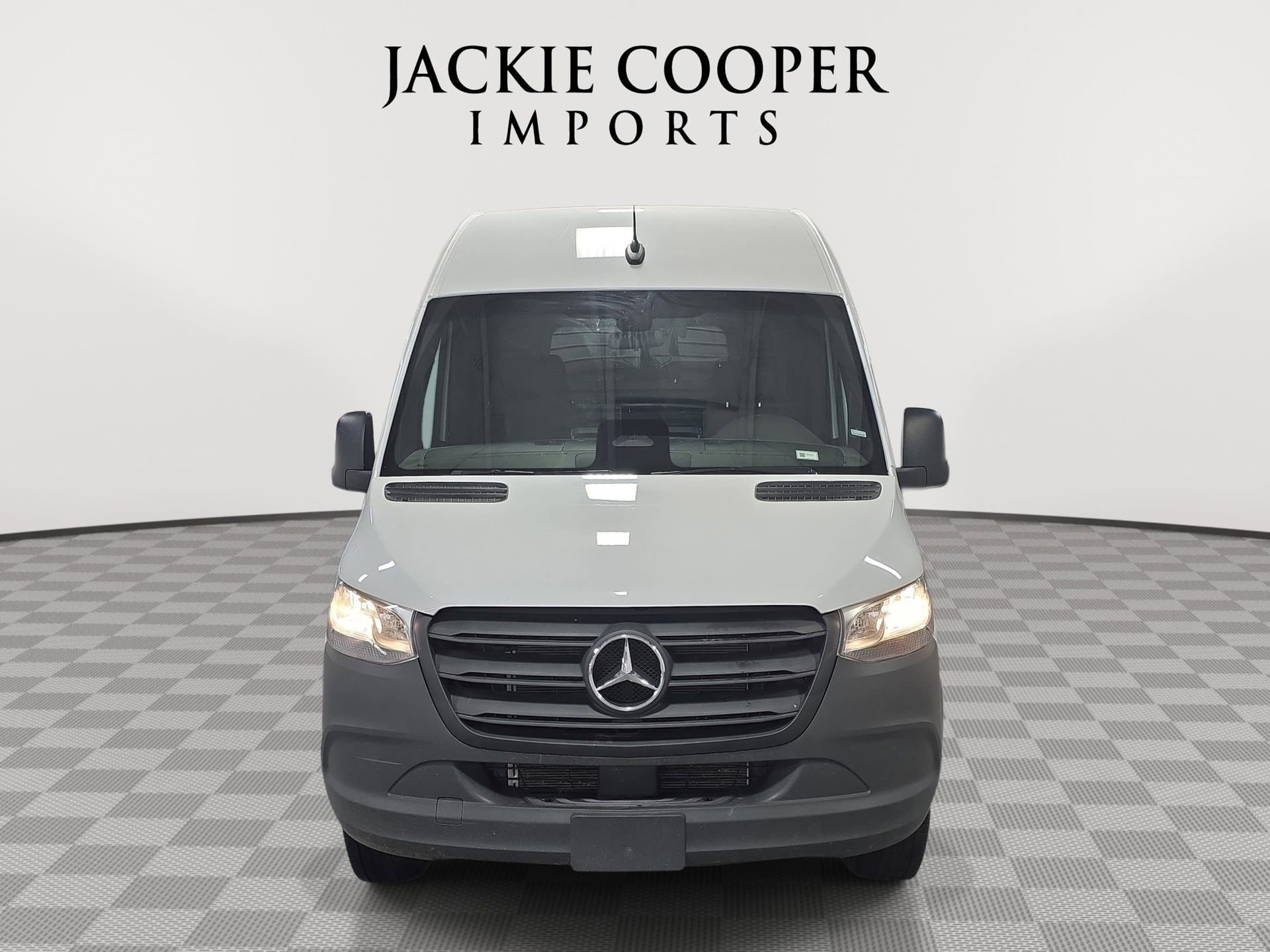 Used 2025 Mercedes-Benz Sprinter 2500 image 2