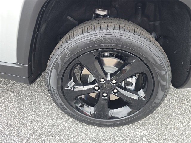 New 2025 Jeep Grand Cherokee L Limited w/ Black Appearance Package image 9