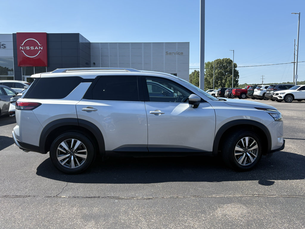 Used 2025 Nissan Pathfinder SL FWD image 6