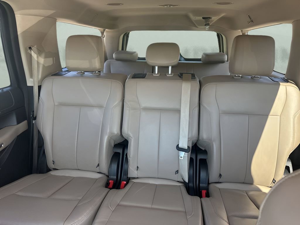Used 2024 Ford Expedition Max XLT image 11