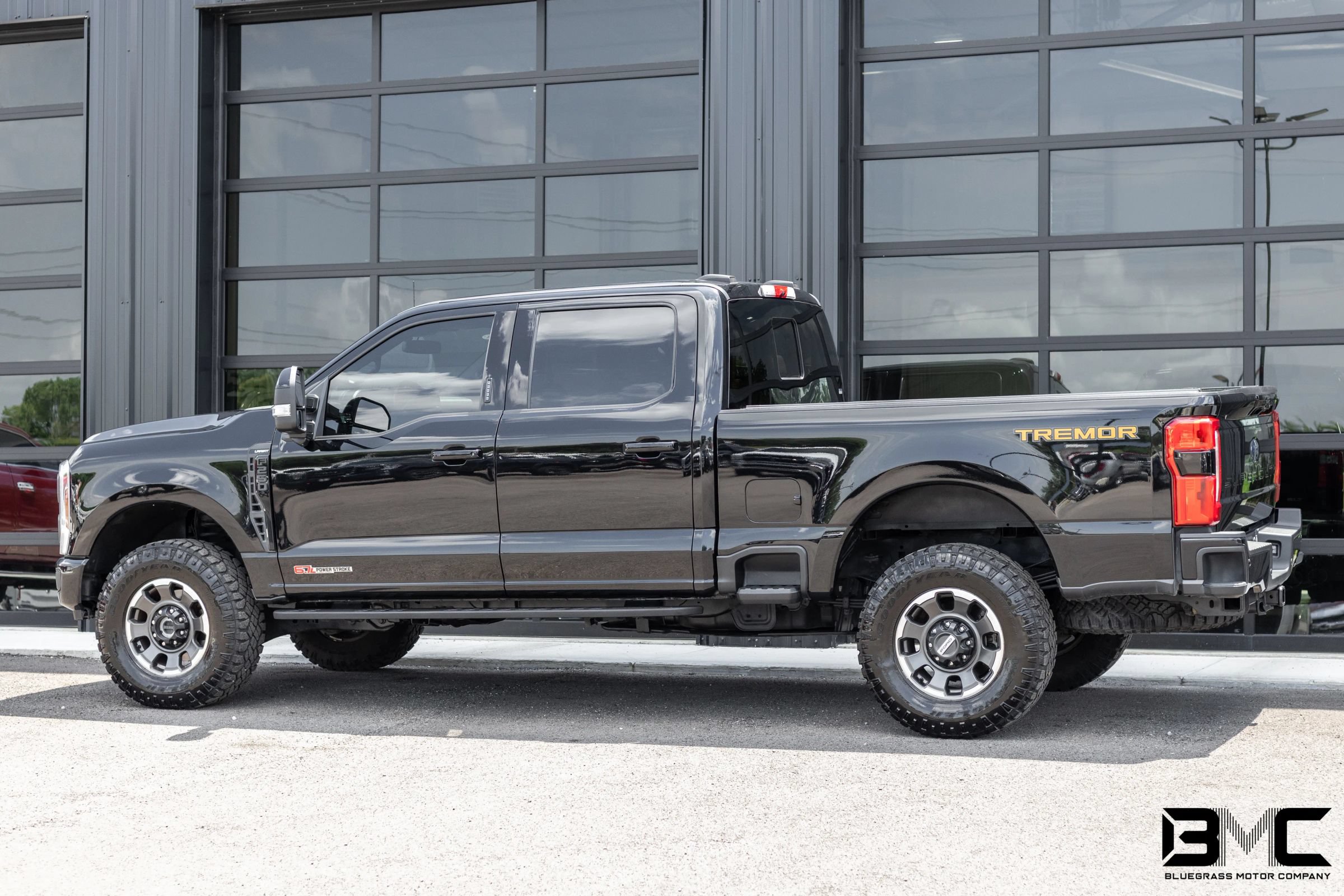 Used 2024 Ford F250 Lariat w/ Tremor Off-Road Package AWD/4WD image 5