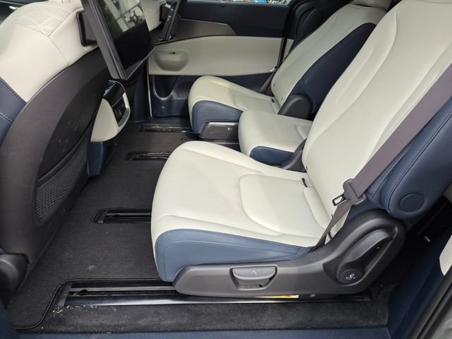Used 2025 Kia Carnival SX FWD image 15