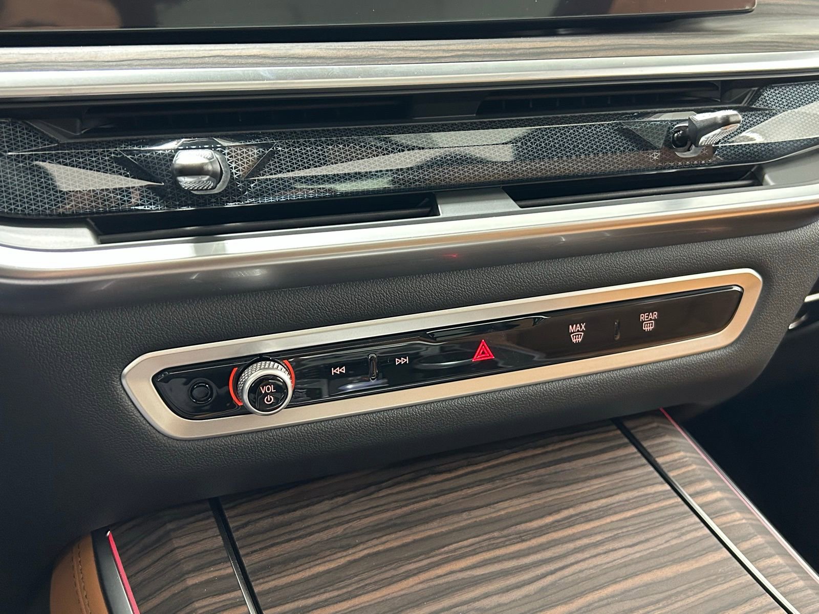 Used 2026 BMW X5 xDrive50e w/ Premium Package image 19