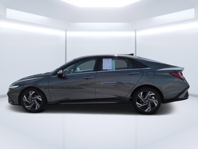 Used 2025 Hyundai Elantra SEL FWD image 6