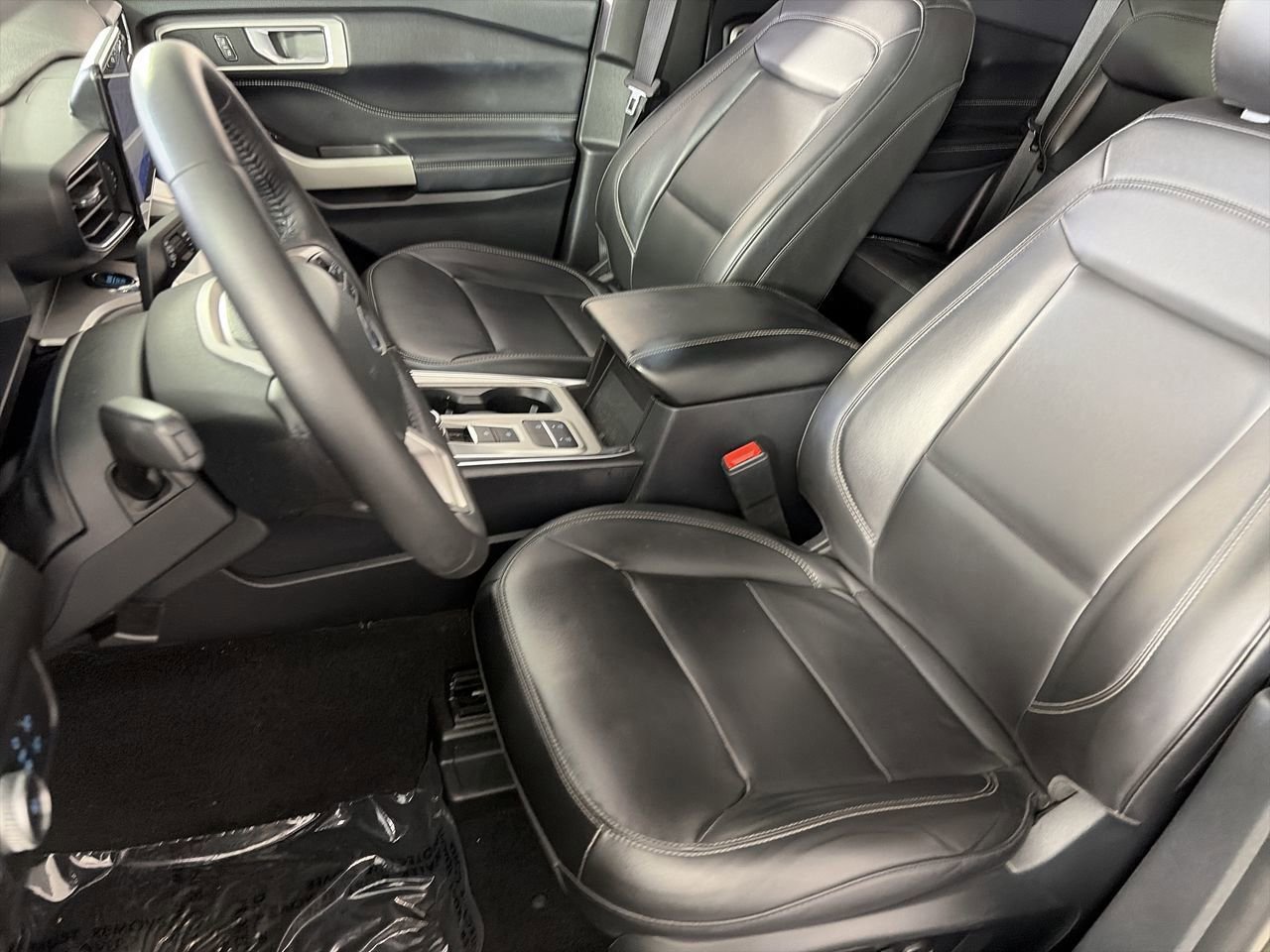 Used 2022 Ford Explorer XLT w/ Equipment Group 202A RWD image 18
