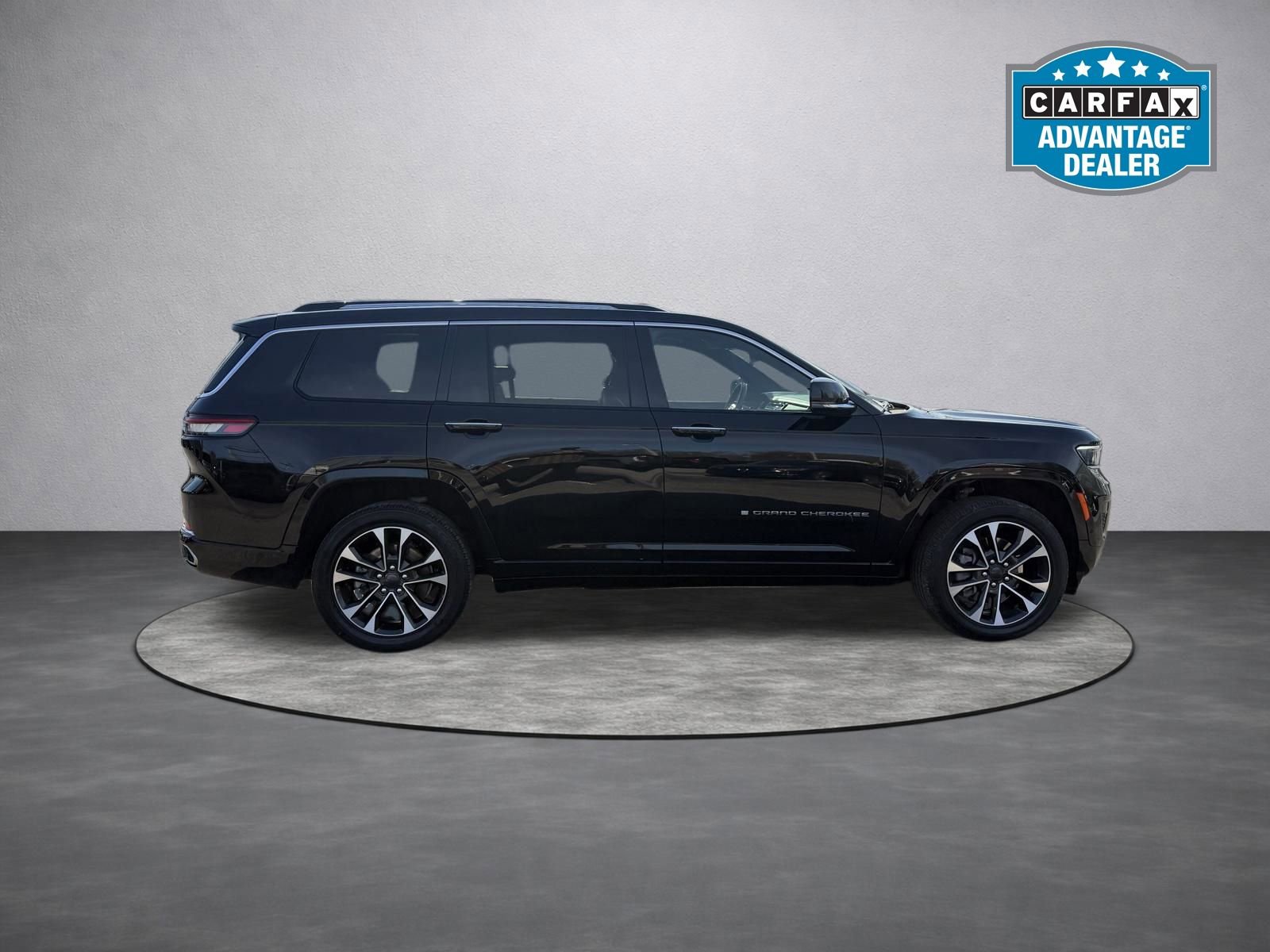 Used 2021 Jeep Grand Cherokee L Overland w/ Luxury Tech Group IV image 2