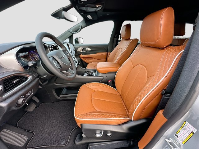 New 2026 Chrysler Pacifica Pinnacle FWD image 16