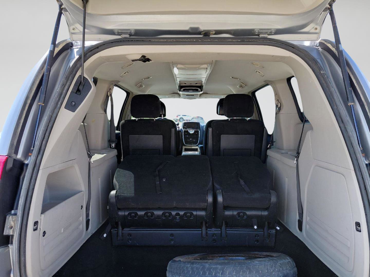 Used 2015 Chrysler Town & Country Touring FWD image 21
